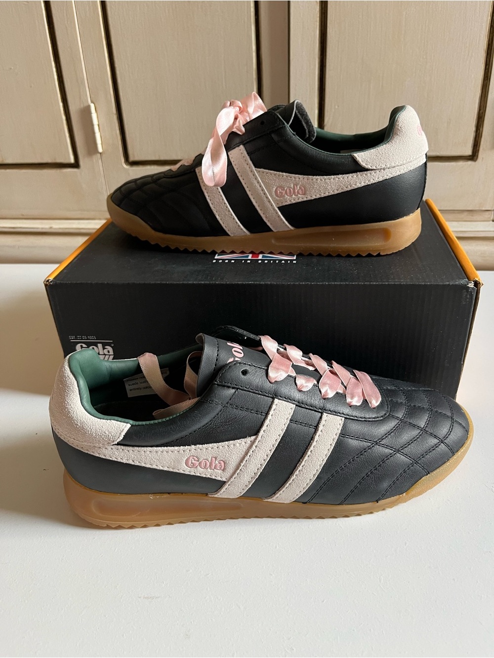 New Gola X Anthropologie Stadium Sneakers black & White pink satin laces size 8
